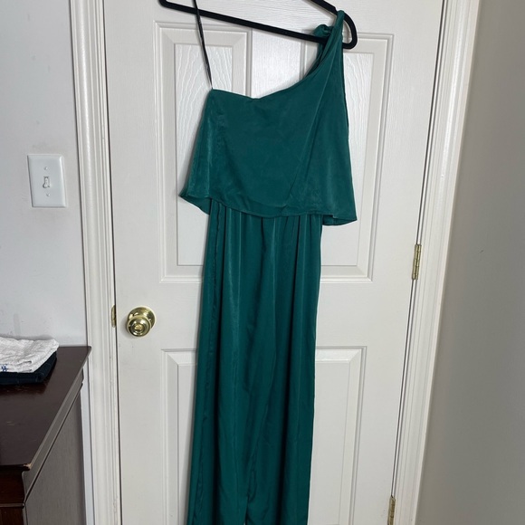 Lulu’s Emerald Green One Shoulder Jumpsuit | XS - Picture 8 of 11